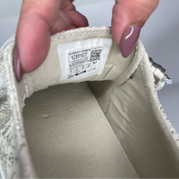 SPERRY Women's Metallic Leather Sneaker size 8 - Picture 8 of 8